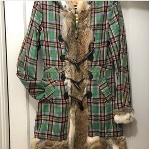 Elegant Plaid Trench Coat with Fur Trim L